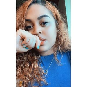 Meet your Posher, Ariella